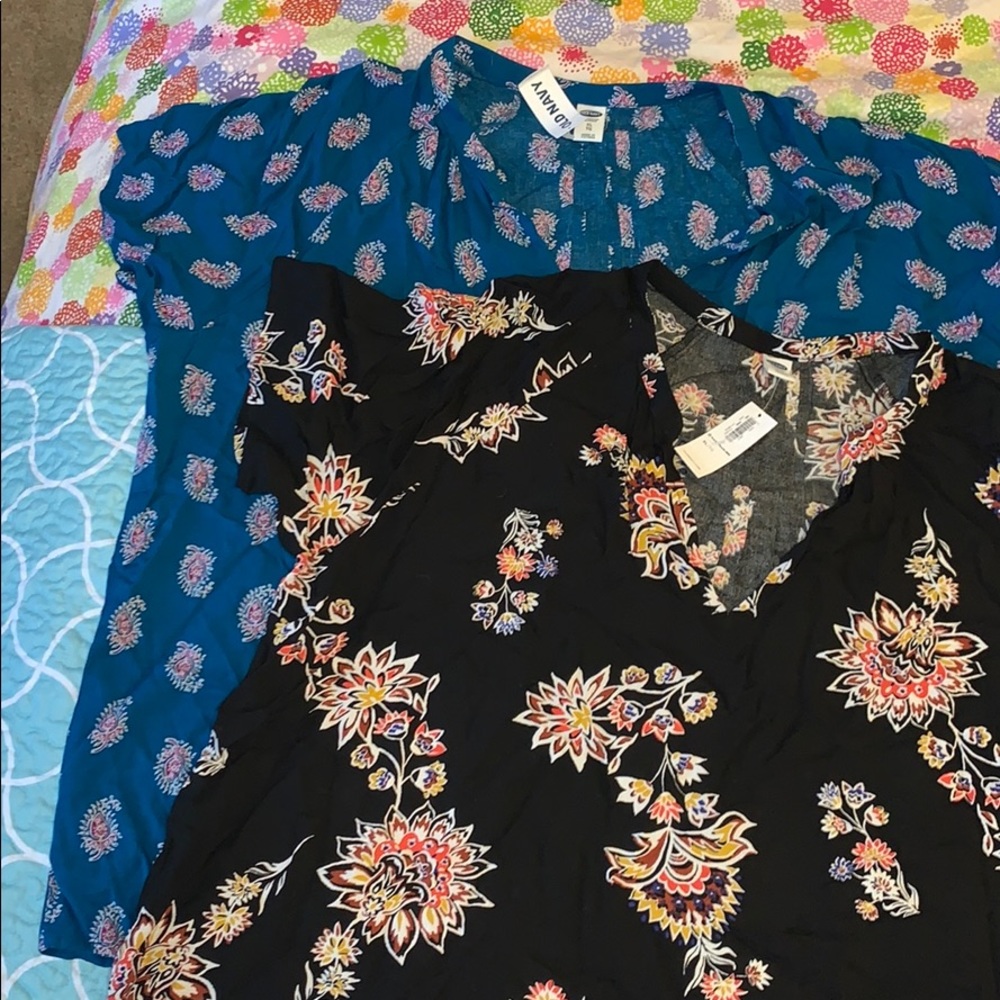 Bundle: 2 short sleeve tops